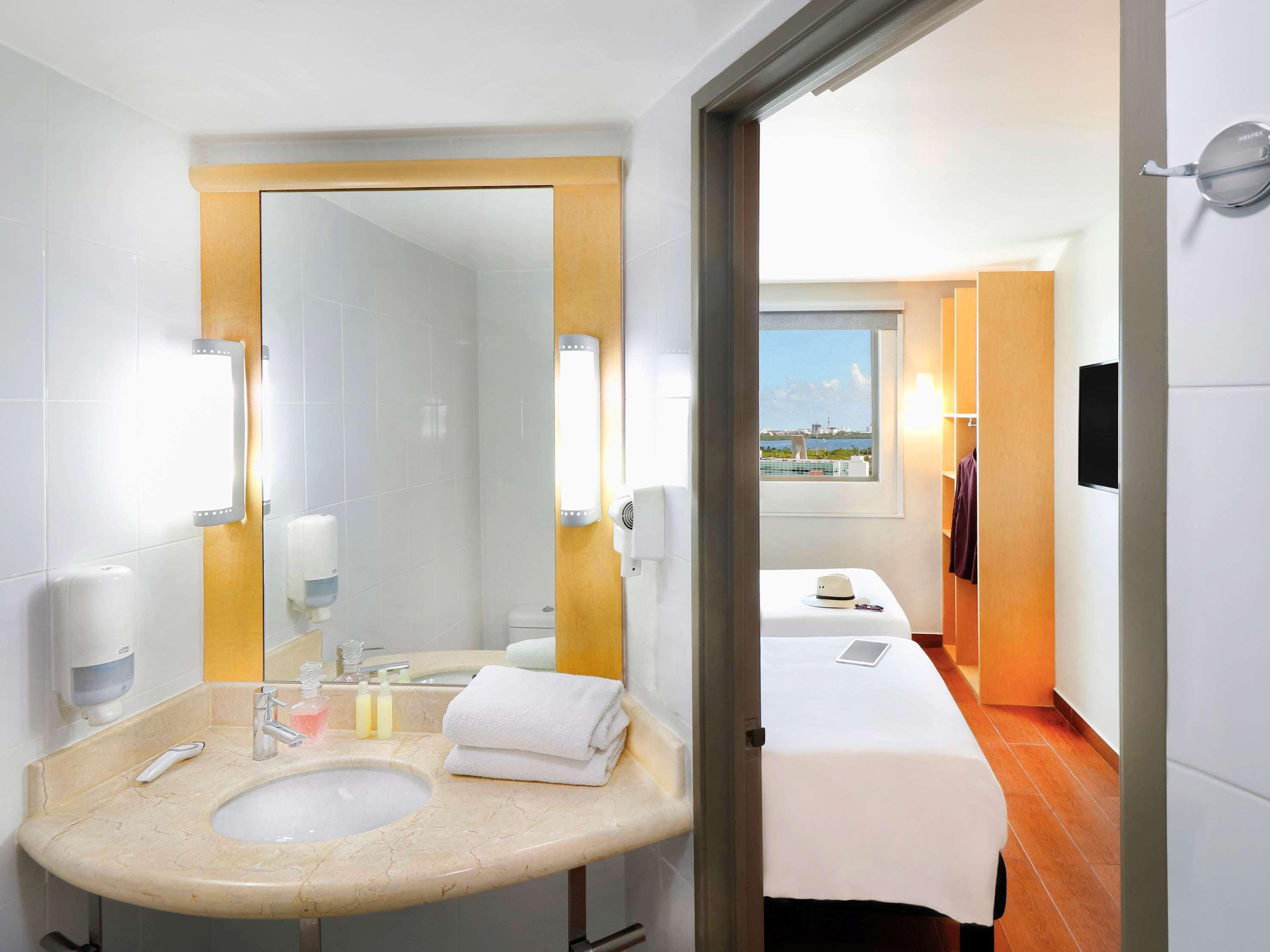 Ibis Cancun Centro Kültér fotó